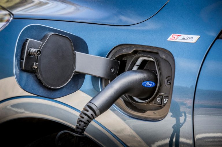 Ford Kuga 2020: immagini ufficiali