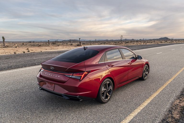 Hyundai Elantra 2021: immagini ufficiali