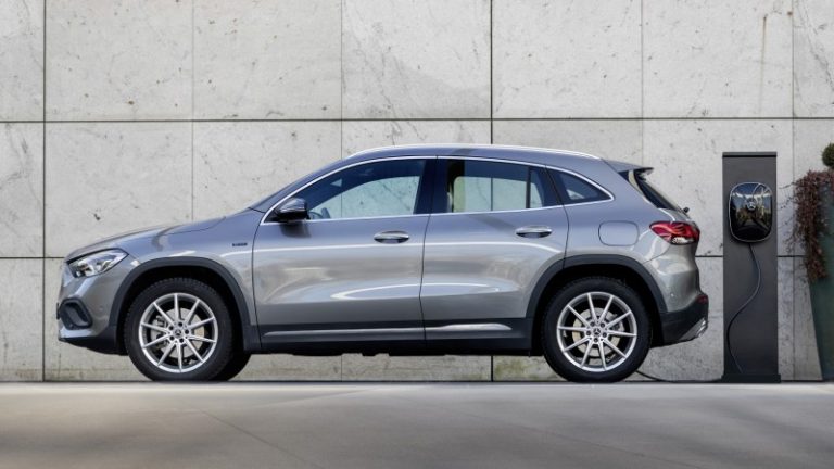 Mercedes CLA e GLA ibride plug-in: immagini ufficiali