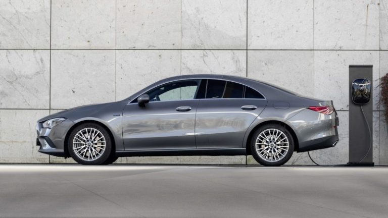 Mercedes CLA e GLA ibride plug-in: immagini ufficiali