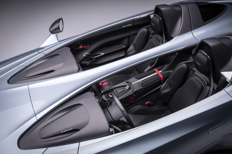 Aston Martin V12 Speedster 2020: nuove immagini ufficiali
