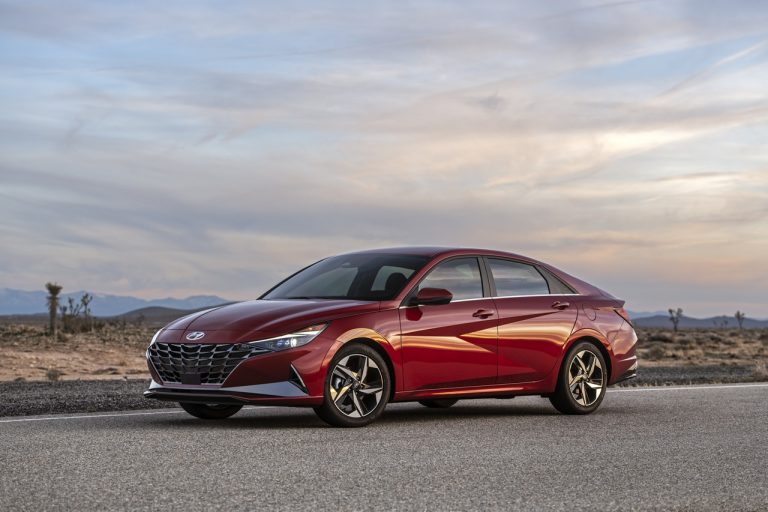 Hyundai Elantra 2021: immagini ufficiali