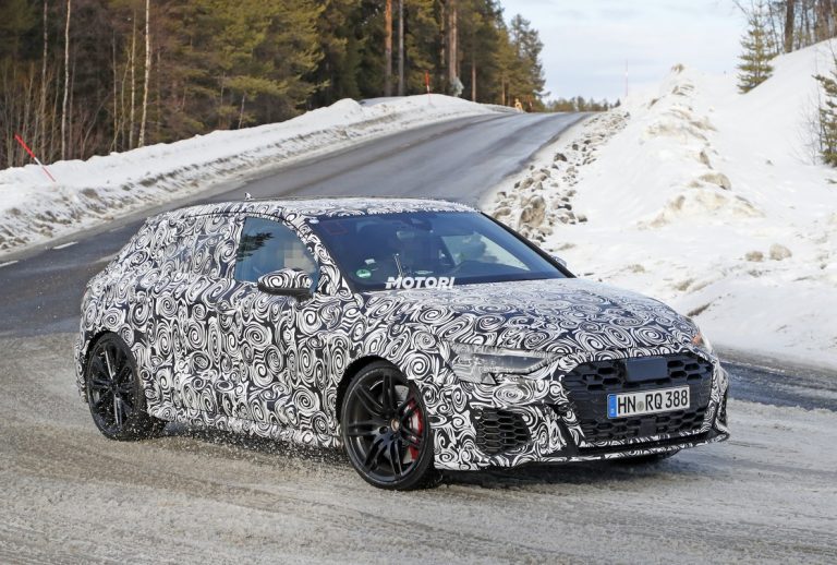 Audi RS3 ed RS3 Sedan: le foto spia