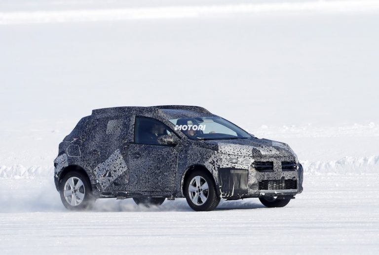 Dacia Sandero Stepway, le foto spia