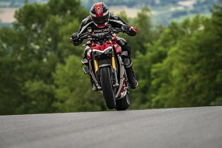 Ducati Streetfighter V4: immagini ufficiali