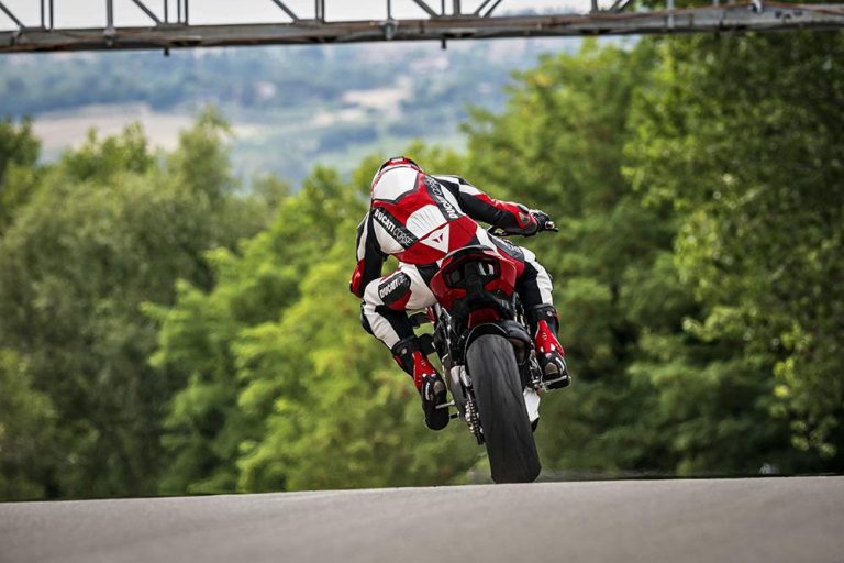 Ducati Streetfighter V4: immagini ufficiali