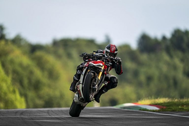 Ducati Streetfighter V4: immagini ufficiali