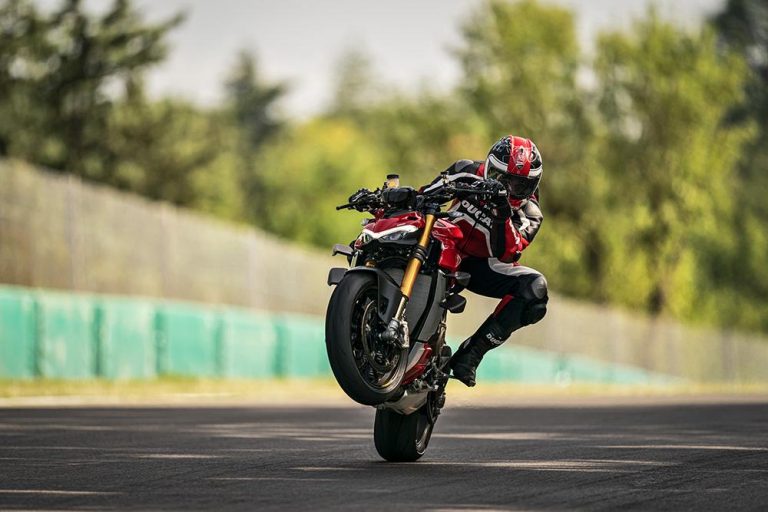 Ducati Streetfighter V4: immagini ufficiali
