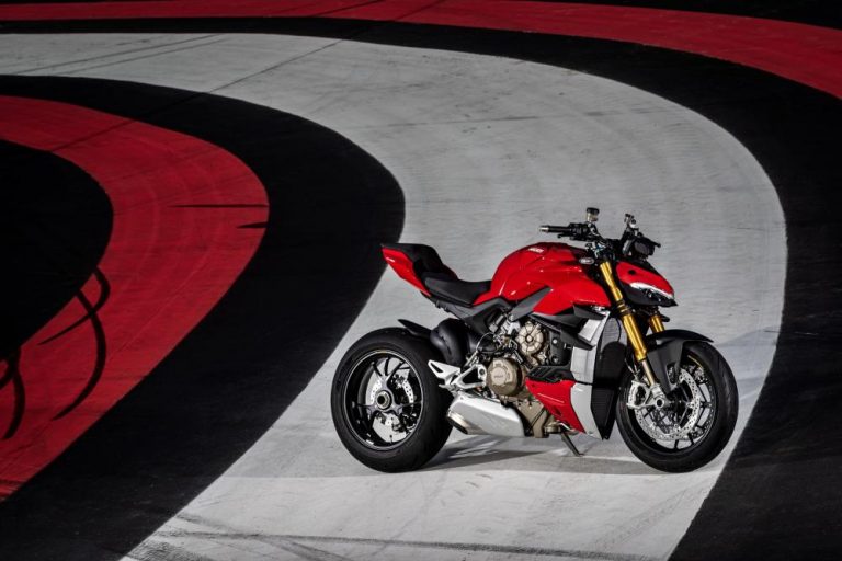 Ducati Streetfighter V4: immagini ufficiali