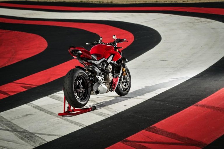 Ducati Streetfighter V4: immagini ufficiali