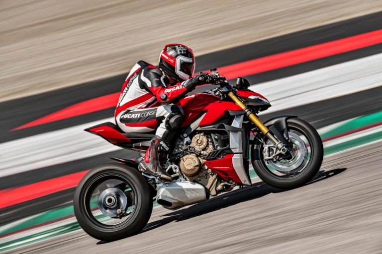 Ducati Streetfighter V4: immagini ufficiali