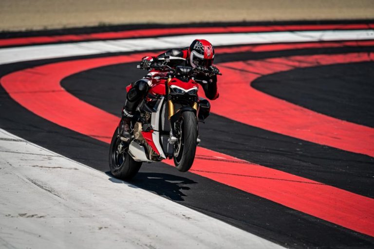 Ducati Streetfighter V4: immagini ufficiali