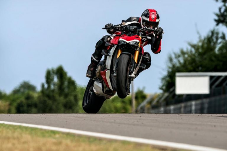 Ducati Streetfighter V4: immagini ufficiali