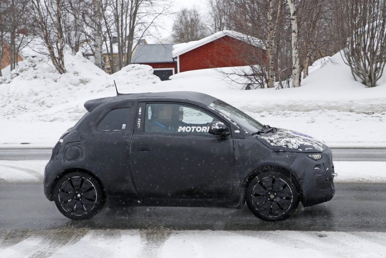 Nuova Fiat 500e: foto spia