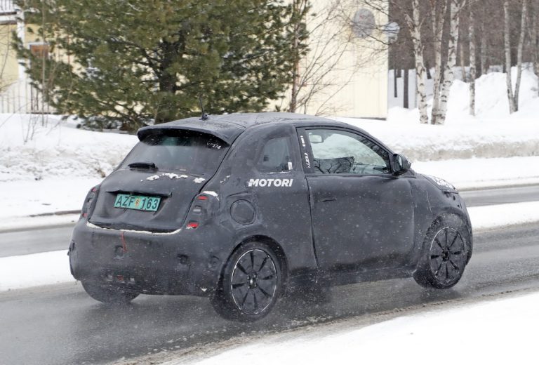 Nuova Fiat 500e: foto spia