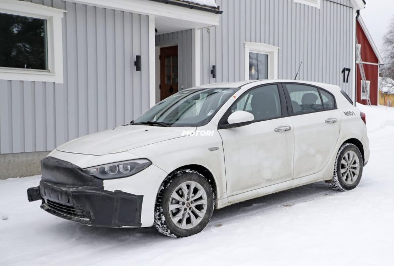 Fiat Tipo restyling: le foto spia