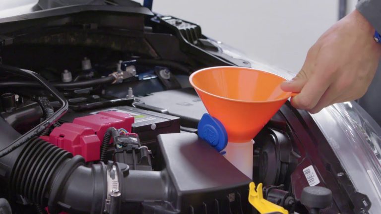 Manutenzione auto: immagini ufficiali