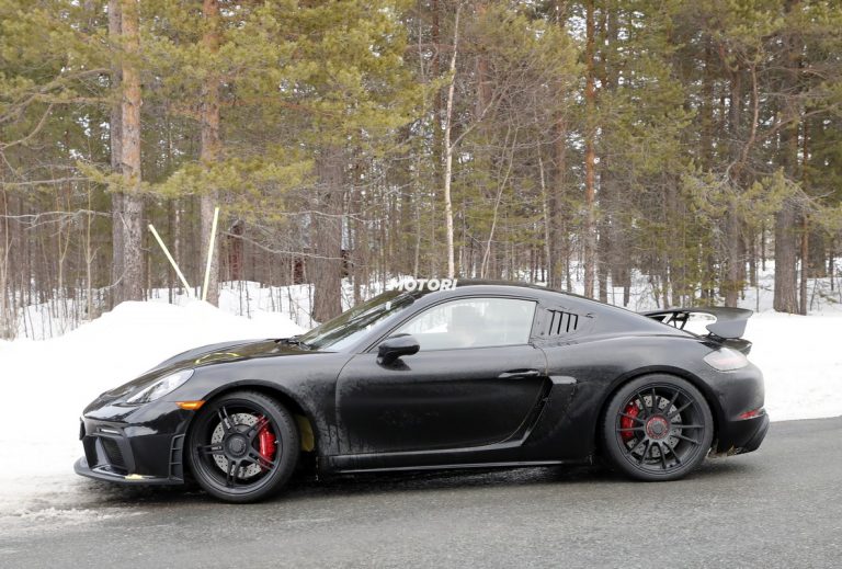 Porsche Cayman GT4 RS: le foto spia