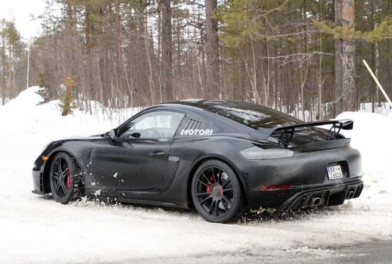 Porsche Cayman GT4 RS: le foto spia