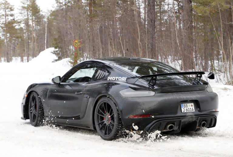 Porsche Cayman GT4 RS: le foto spia