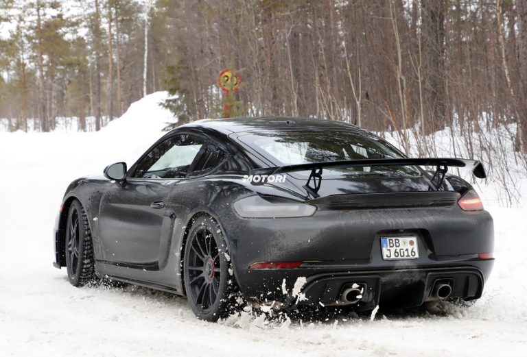 Porsche Cayman GT4 RS: le foto spia