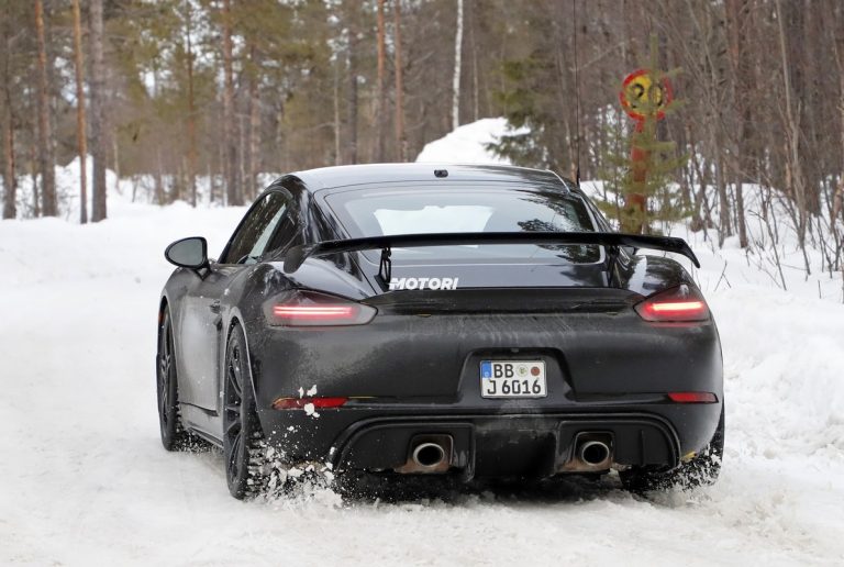 Porsche Cayman GT4 RS: le foto spia