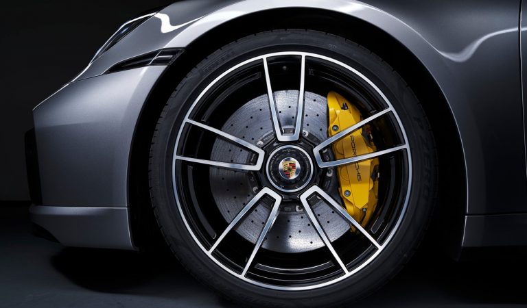 Nuova Porsche 911 Turbo S: immagini ufficiali
