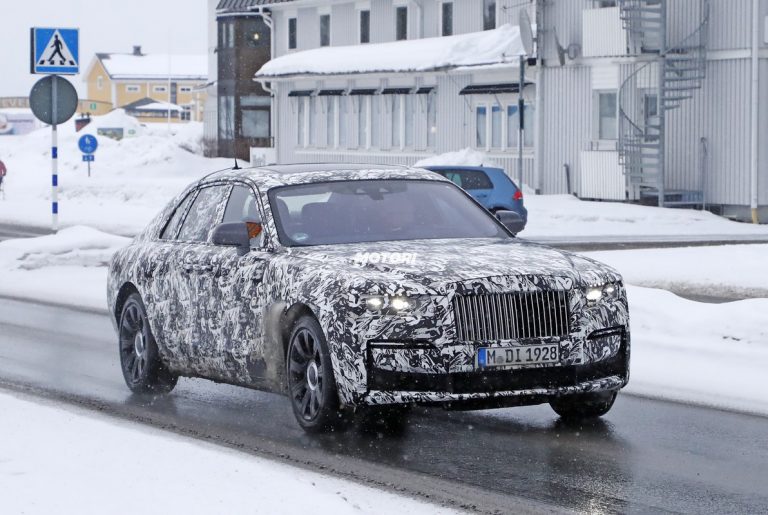 Rolls-Royce Ghost, foto spia della nuova generazione