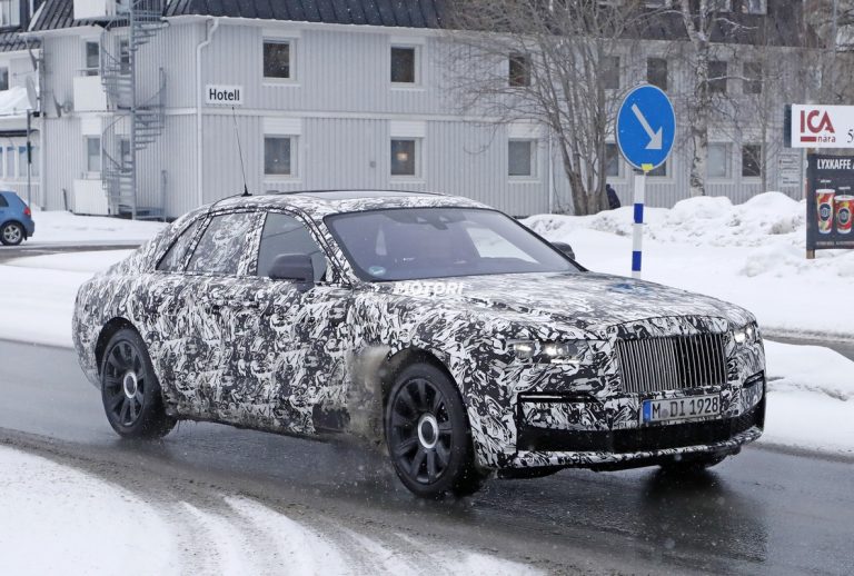 Rolls-Royce Ghost, foto spia della nuova generazione
