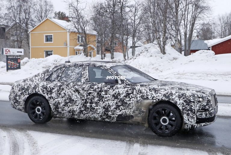 Rolls-Royce Ghost, foto spia della nuova generazione