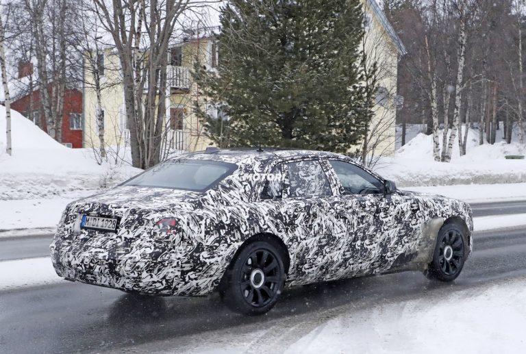 Rolls-Royce Ghost, foto spia della nuova generazione