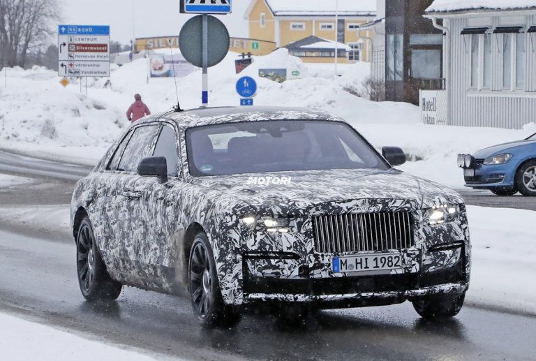 Rolls-Royce Ghost, foto spia della nuova generazione