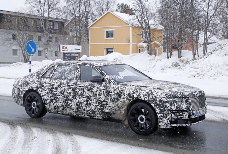 Rolls-Royce Ghost, foto spia della nuova generazione