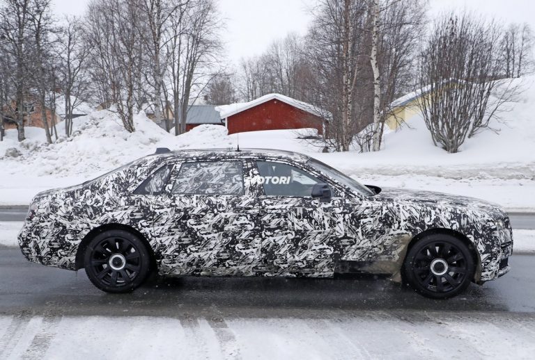 Rolls-Royce Ghost, foto spia della nuova generazione