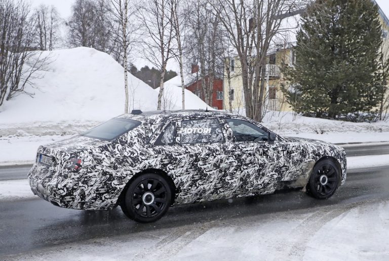 Rolls-Royce Ghost, foto spia della nuova generazione
