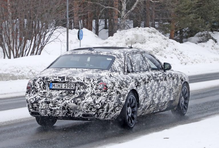 Rolls-Royce Ghost, foto spia della nuova generazione