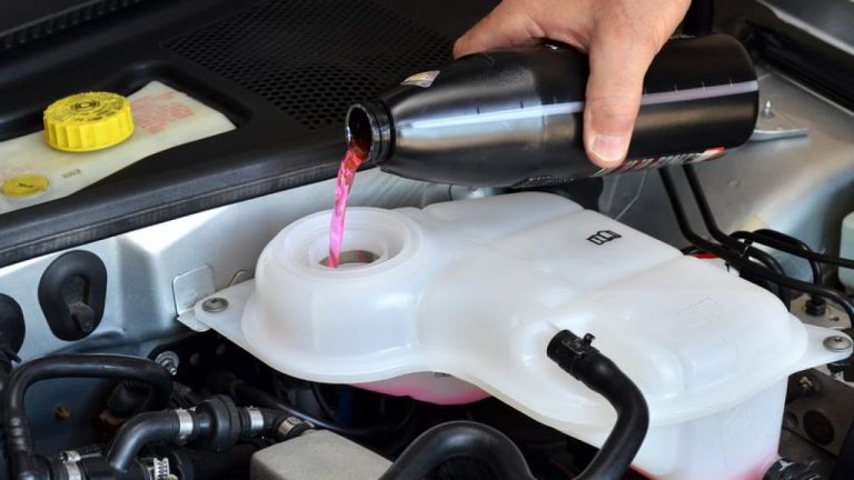 Manutenzione auto: immagini ufficiali