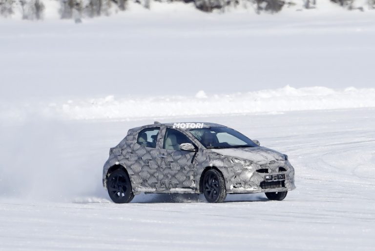 Toyota B-SUV: le foto spia