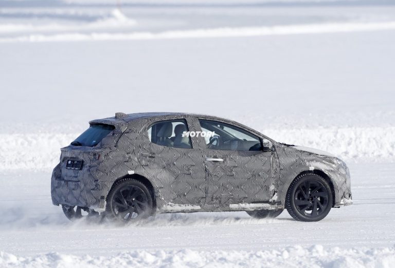 Toyota B-SUV: le foto spia