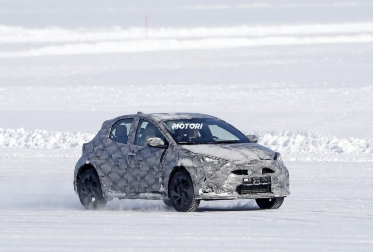 Toyota B-SUV: le foto spia