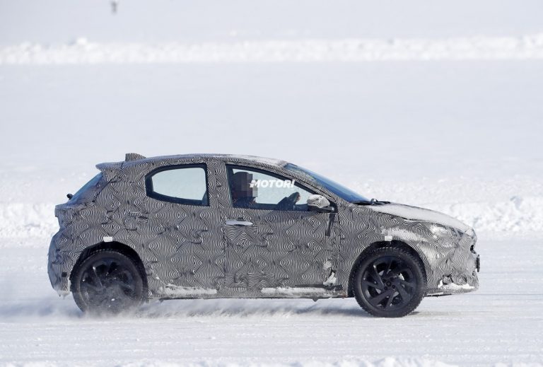 Toyota B-SUV: le foto spia