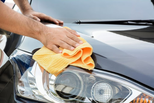 Manutenzione auto: immagini ufficiali