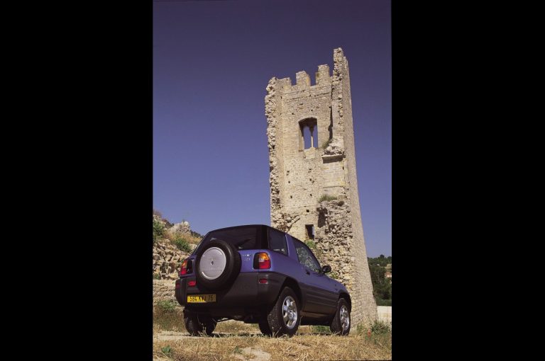 Toyota Rav4: la storia nelle immagini