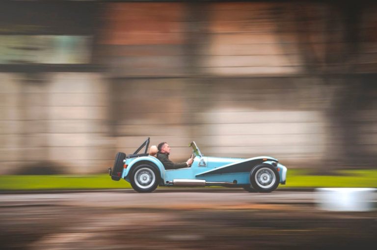 Caterham Super Seven 1600: immagini ufficiali