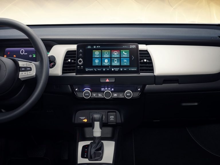 Nuova Honda Jazz Hybrid: immagini ufficiali