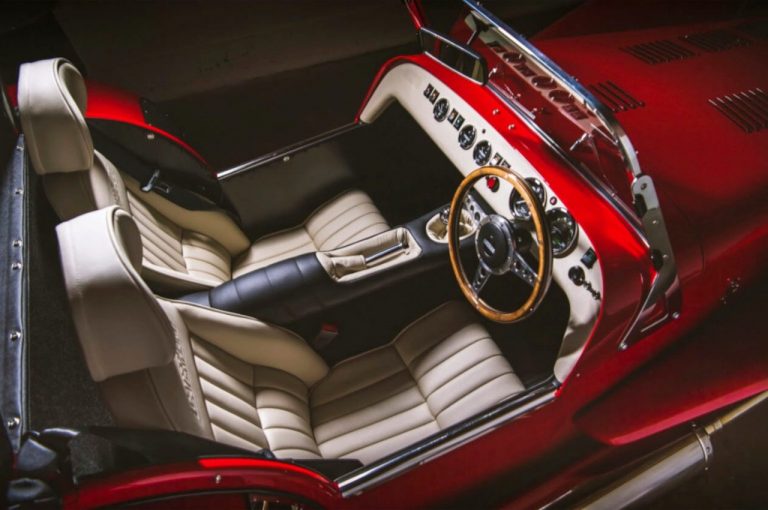 Caterham Super Seven 1600: immagini ufficiali