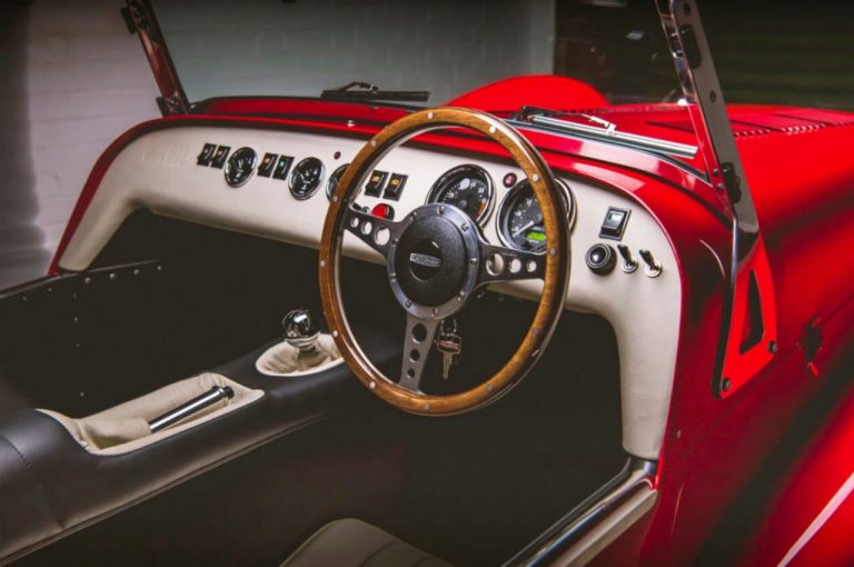 Caterham Super Seven 1600: immagini ufficiali