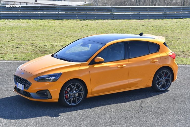 Ford Focus ST: la prova su strada e in pista