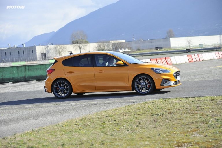 Ford Focus ST: la prova su strada e in pista