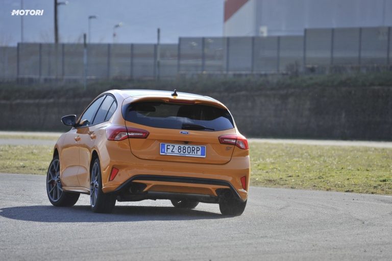 Ford Focus ST: la prova su strada e in pista